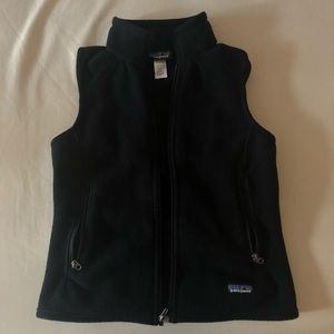 patagonia synchilla black fleece vest!